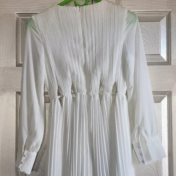 NEW White floor length pleated long sleeve cutout gown Size 8 - Picture 9 of 16